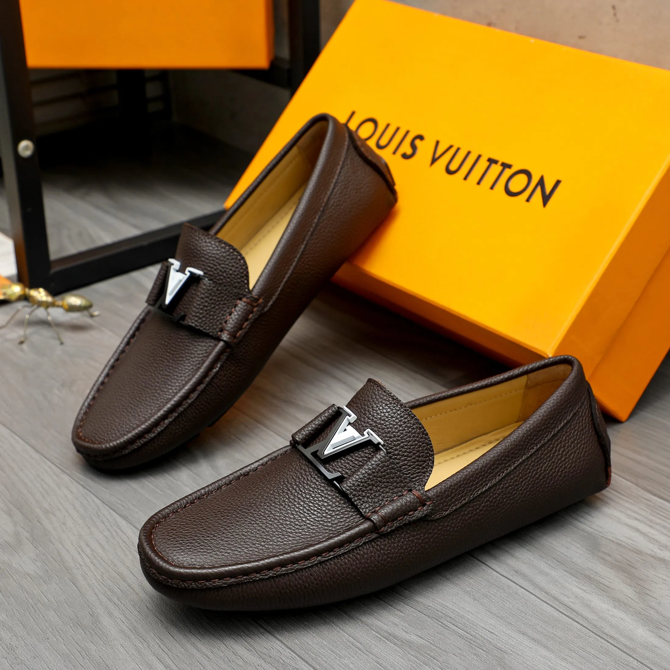 Men's shoes 💰420 Product trademark: LV "Louis Vuitton" casual slip-on shoes Regular size: 38-46 (45.46 custom-made, non-returnable) Product materials: Selected pebbled cowhide upper, sheepskin lining, original rubber outsole